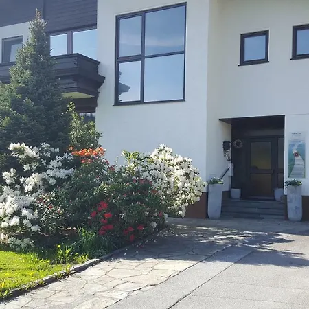 Almstein Apartmán *