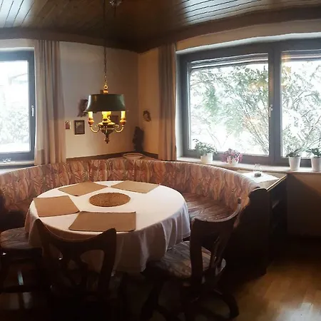 Almstein Apartmán *